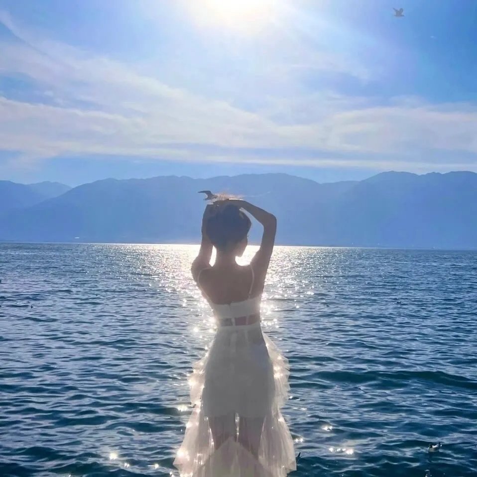 正在缩小的男人海报
